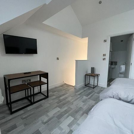 10Min To City - Free Parking - Private Studio - Contractor Friendly Manchester Exterior photo